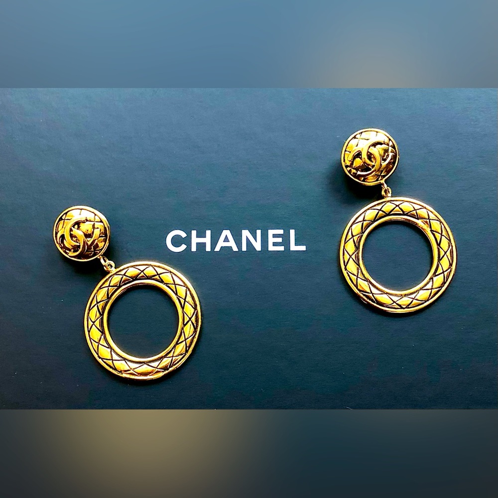 Vintage Chanel Matelasse CC Clip On Dangle Hoop Gold Tone Earring Quilted Signed